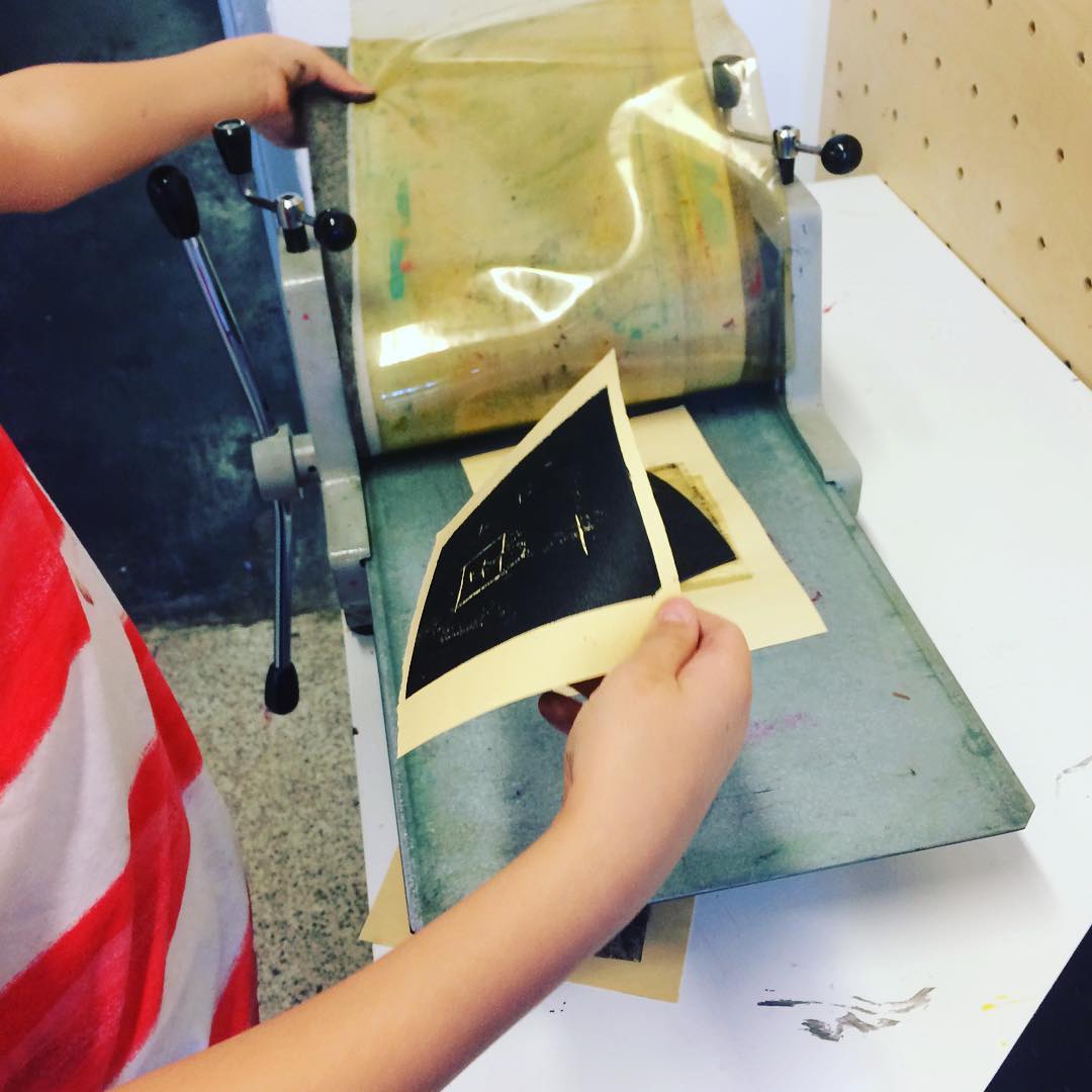 Borrowed this sweet little press from @printmakers_atl to teach a print class @treehousekidandcraft